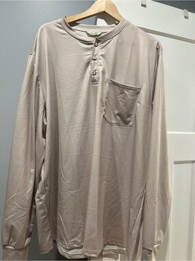 NWOT Men’s polyester Henley shirt